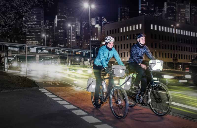 Reflektoren auf Fahrradtaschen erhöhen die Sicherheit